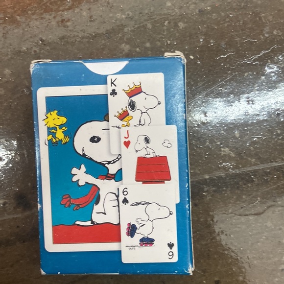 VINTAGE SNOOPY FROM PEANUTS PLAYING CARDS - Picture 2 of 4